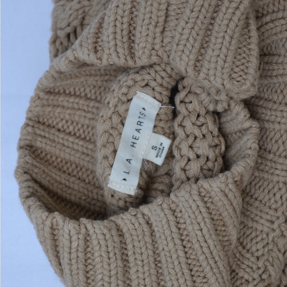 Sweater - Picture 4 of 4